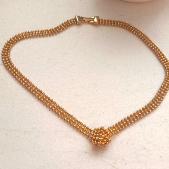 Jewelry - Gold tone knotted necklace